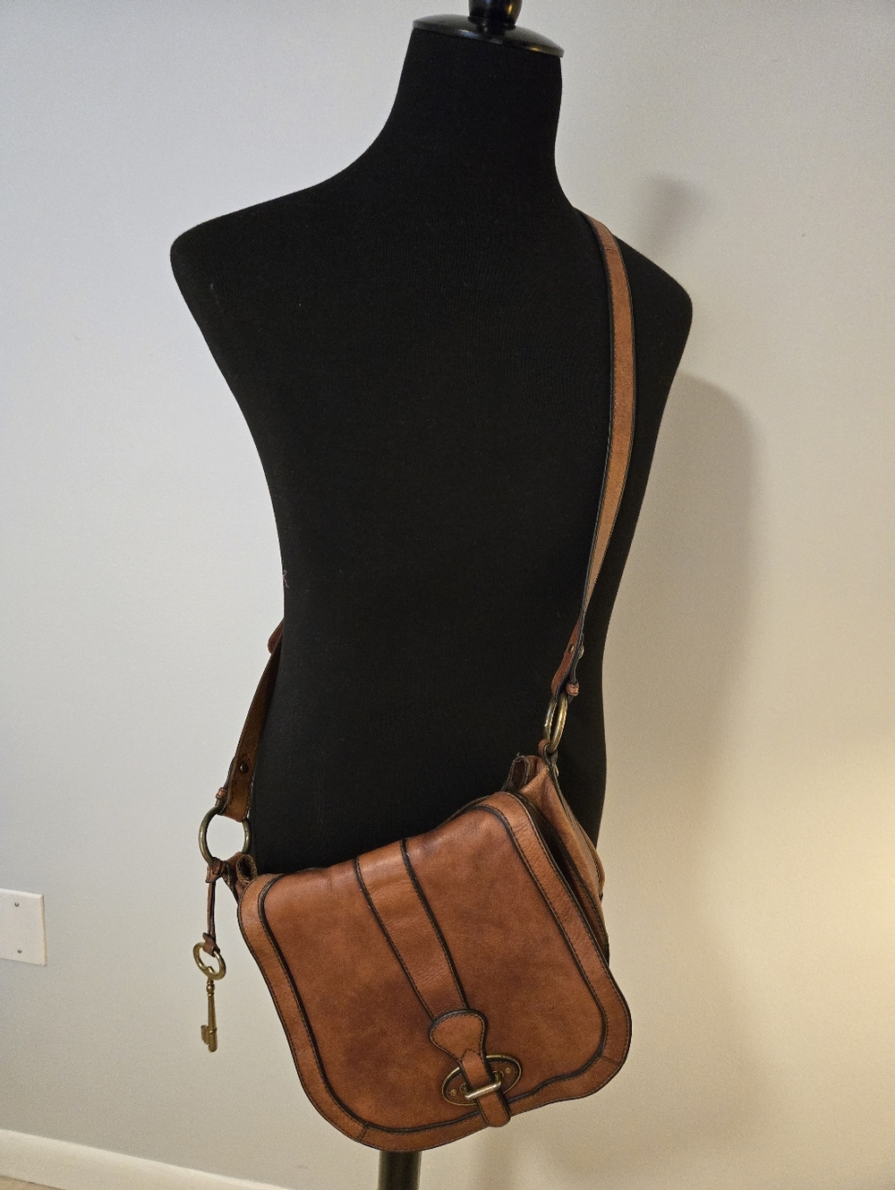 Fossil - vintage leather crossbody saddle bag